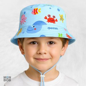 Chapeau enfant bleu pour profiter du soleil en toute sécurité