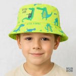 Chapeau enfant avec motif de crocodiles verts
