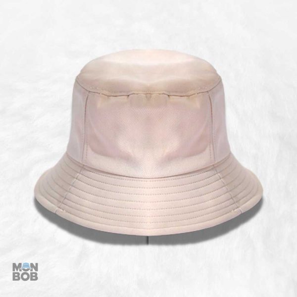 Bob beige uni, accessoire de mode intemporel et polyvalent