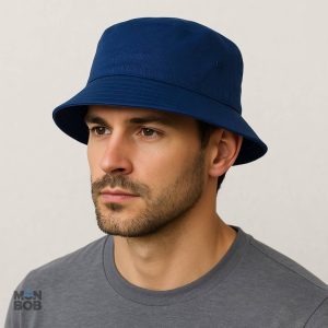 Accessoire tendance : bob bleu, style décontracté et stylé