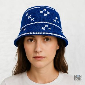 Chapeau en crochet bleu, accessoire tendance et décontracté