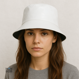 Accessoire de pluie : bob blanc idéal pour journées humides