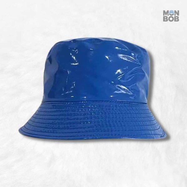 Bob de pluie bleu pour les jours pluvieux