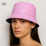 Accessoire imperméable rose, parfait pour les jours pluvieux