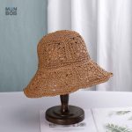 Accessoire en paille pour journées ensoleillées