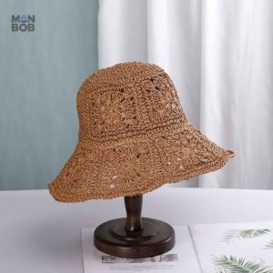 Accessoire en paille pour journées ensoleillées