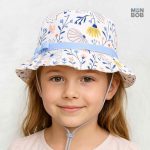 Chapeau enfant fleuri, parfait pour les journées ensoleillées