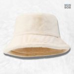 Bob en fourrure beige, accessoire tendance pour l'hiver