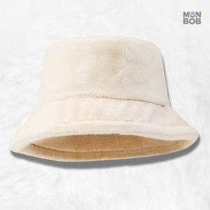 Bob en fourrure beige, accessoire tendance pour l'hiver