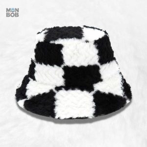 Bob en fourrure à carreaux tendance et douillet