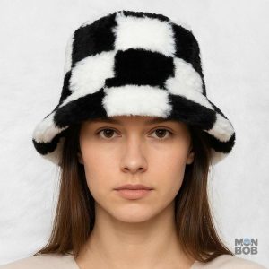 Chapeau en fourrure à motifs carreaux, idéal pour l'hiver