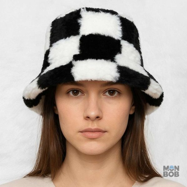 Chapeau en fourrure à motifs carreaux, idéal pour l'hiver