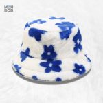 Chapeau bob en fourrure avec motifs floraux colorés