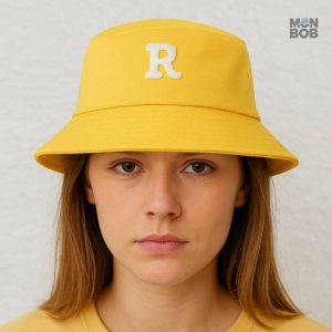 Accessoire de mode féminin : bob jaune pour le golf