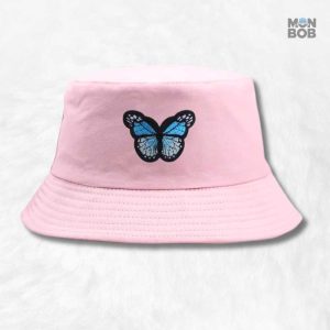 Bob tendance avec motif papillon pour un look décontracté