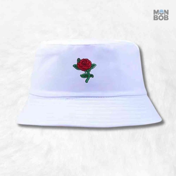 bob-rose-en-blanc-1 Bob Rose blanc, accessoire tendance pour un look décontracté
