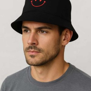Bob noir, style décontracté et coloré en rouge et noir