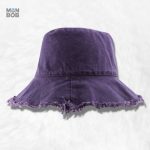 Bob violet tendance pour un style unique et décontracté.