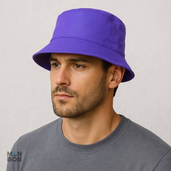 Bob uni violet pour femme, style décontracté et moderne.