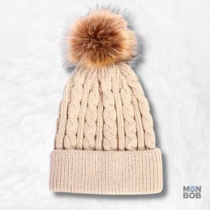 Bonnet beige pour femme, accessoire tendance et élégant
