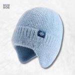Bonnet en laine bleue avec cache-oreilles