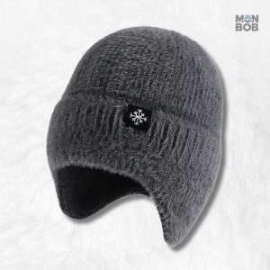 Bonnet en laine grise avec cache-oreilles intégré