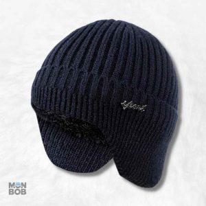 Bonnet noir avec cache oreilles, idéal pour l'hiver