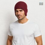 Bonnet cache-oreilles en rouge, parfait pour l'hiver et les activités en extérieur