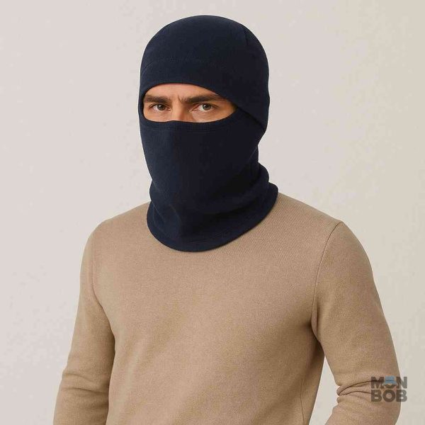 Cagoule bleue marine idéale pour garder la tête au chaud en hiver