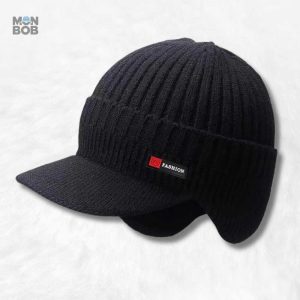 Bonnet casquette noir avec cache-oreilles intégré