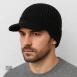 Accessoire tendance : bonnet noir avec visière intégrée