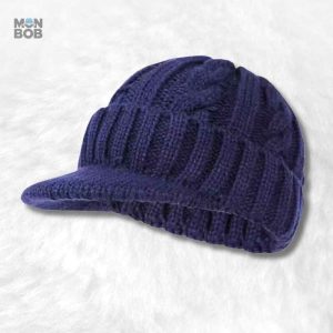 Bonnet tricot bleu style casquette