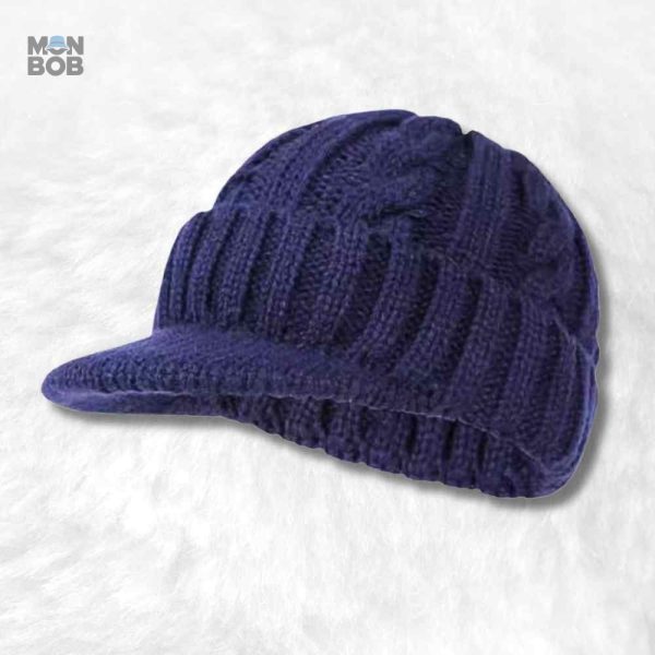 Bonnet tricot bleu style casquette