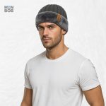 Accessoire de mode : bonnet gris chaud et confortable