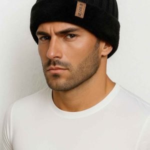 Accessoire hiver : Bonnet Chaud Noir pour garder la tête au chaud