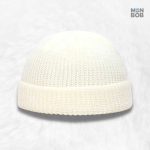 Bonnet court blanc en tissu léger et confortable