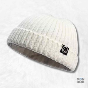 Bonnet court femme blanc en style décontracté