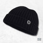 Bonnet court femme noir, accessoire tendance pour l'hiver