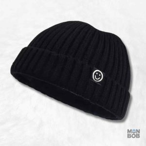 Bonnet court femme noir, accessoire tendance pour l'hiver