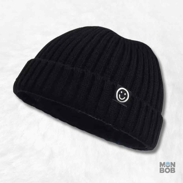 Bonnet court femme noir, accessoire tendance pour l'hiver