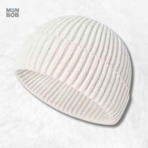 Bonnet court tricot blanc, style élégant et confortable