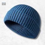 Bonnet court tricot bleu pour un style décontracté
