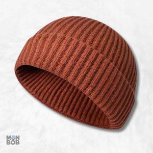 Bonnet court tricot brique, accessoire mode essentiel