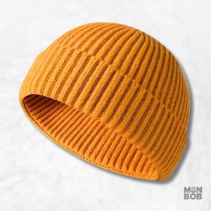 Bonnet court tricot jaune pour un style décontracté