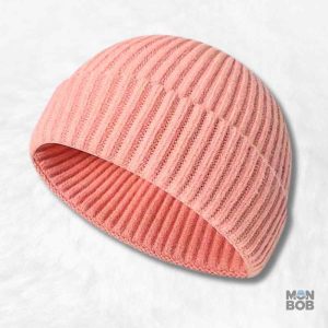 Bonnet court tricot rose pour un style décontracté