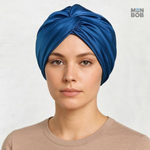 Bonnet satin bleu, idéal pour préserver l'hydratation des cheveux