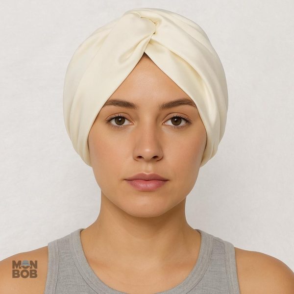 Bonnet en Satin Crème, accessoire beauté nocturne