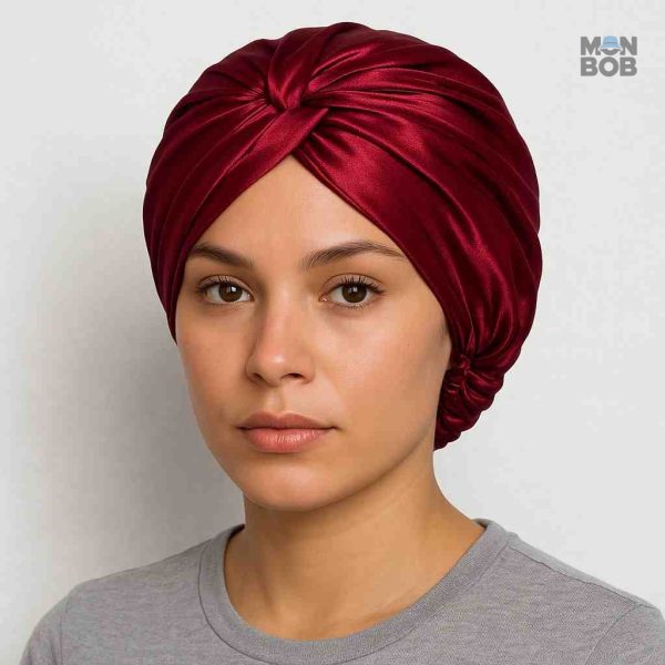 Bonnet en satin rouge, accessoire élégant pour cheveux