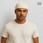 Bonnet en velours beige, parfait pour les looks urbains