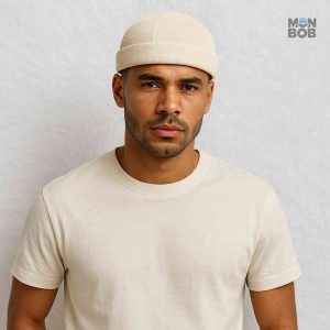 Bonnet en velours beige, parfait pour les looks urbains